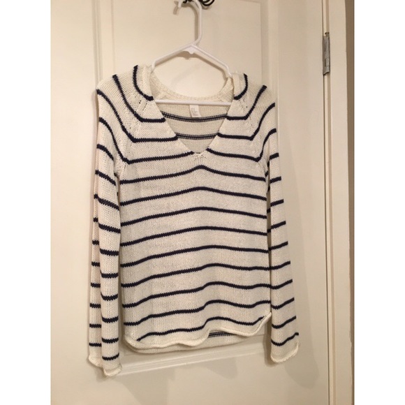Blue and white striped sweater - Picture 2 of 4